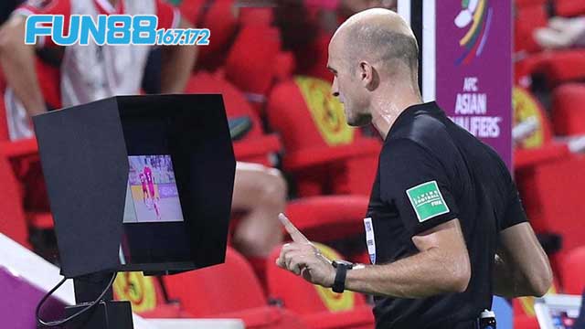 Bí Quyết Thắng Kèo VAR: Phân Tích và Chiến Lược Chuyên Nghiệp 1 gioi-thieu-ve-keo-var-KUBET-167-172